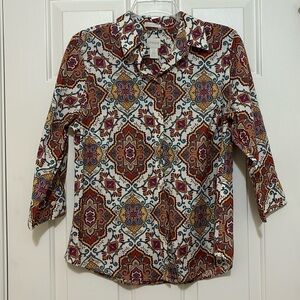 Chico's Women Medallion Print No Iron Button-Back Blouse Size 0 (Chico's sizing)